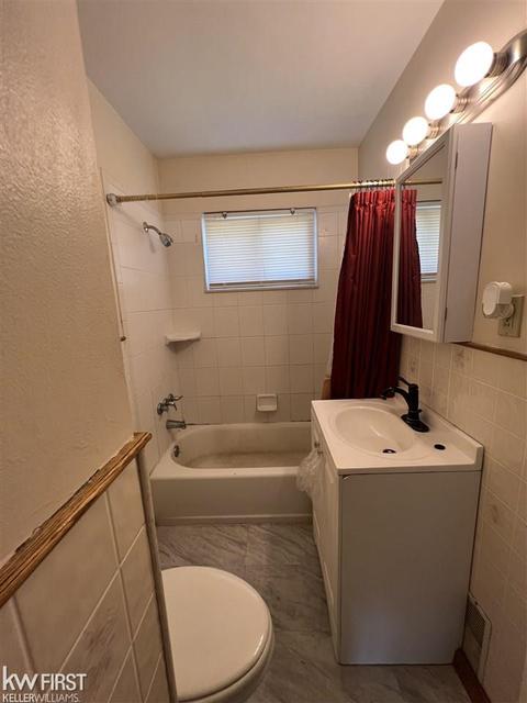 902 Hubbard Ave, Flint, MI 48503 photo 17
