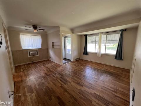 902 Hubbard Ave, Flint, MI 48503 photo 10