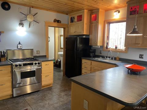 610 Apache Dr, Wakefield, MI 49968 photo 41