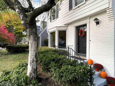 208 Moross, Grosse Pointe Farms, MI 48236 photo 3