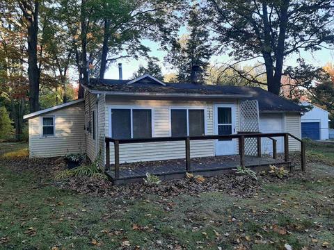 1365 James, Harrison, MI 48625 photo 1