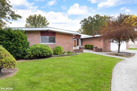 23415 Lakewood St, Clinton Township, MI 48035