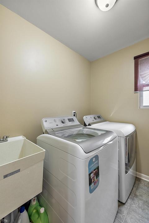 33576 Bay Hl, Romulus, MI 48174 photo 27