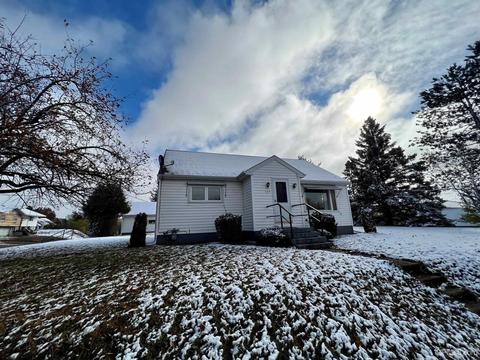 605 E First St, Caspian, MI 49915 photo 1