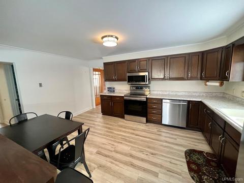 605 E First St, Caspian, MI 49915 photo 3