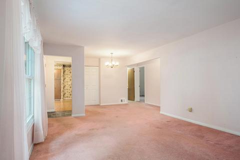 1368 Williamsburg, Flint, MI 48507 photo 5