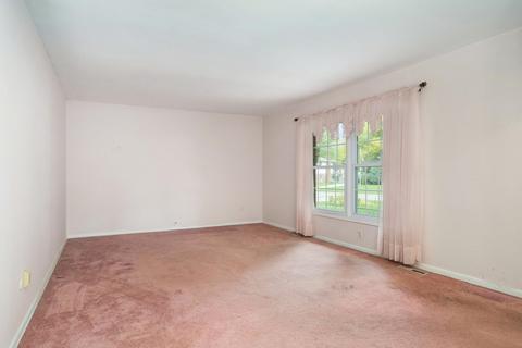 1368 Williamsburg, Flint, MI 48507 photo 4