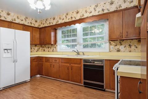 1368 Williamsburg, Flint, MI 48507 photo 8