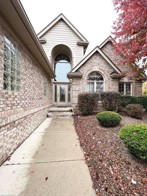 15865 Tea Rose Dr, Macomb, MI 48042 photo 2