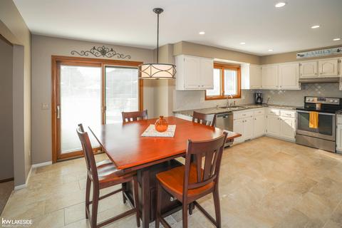16918 Angela Dr, Macomb, MI 48044 photo 26