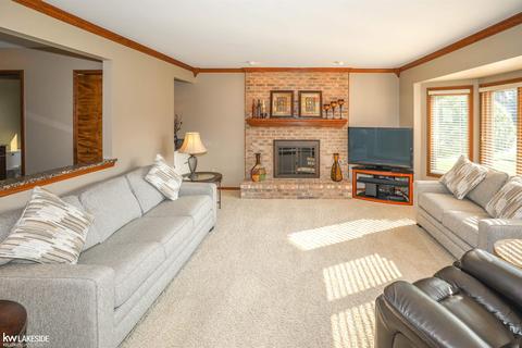 16918 Angela Dr, Macomb, MI 48044 photo 34