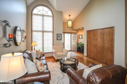 16918 Angela Dr, Macomb, MI 48044 photo 19