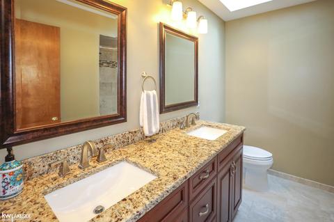 16918 Angela Dr, Macomb, MI 48044 photo 54