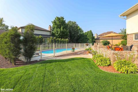 16918 Angela Dr, Macomb, MI 48044 photo 11
