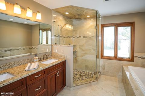 16918 Angela Dr, Macomb, MI 48044 photo 49