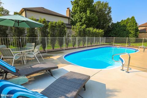 16918 Angela Dr, Macomb, MI 48044 photo 15