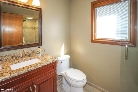 16918 Angela Dr, Macomb, MI 48044 photo 43