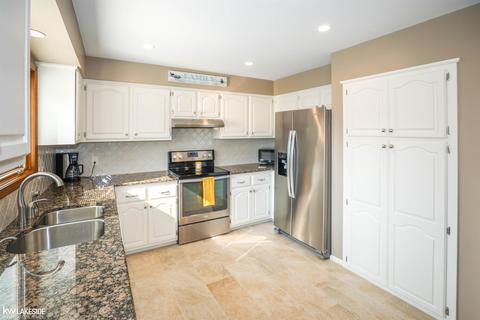 16918 Angela Dr, Macomb, MI 48044 photo 33