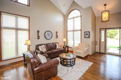 16918 Angela Dr, Macomb, MI 48044 photo 18