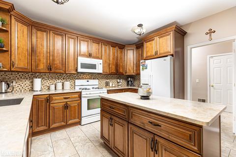 49289 Limestone Dr, Macomb, MI 48044 photo 8