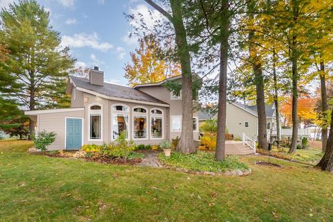 4666 Keswick Ct, Gladwin, MI 48624 photo 3