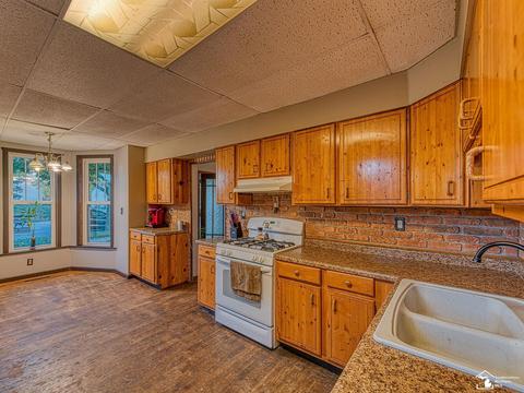277 Rawson St, Dundee, MI 48131 photo 2