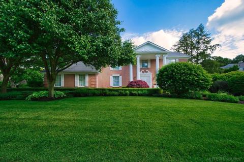 4 Lake Shr, Grosse Pointe Shores, MI 48236