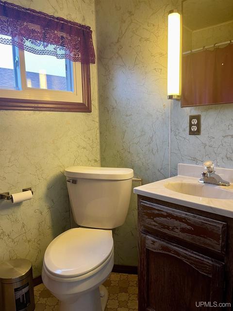 418 Junction St, Ishpeming, MI 49849 photo 11