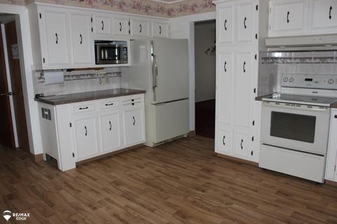 8047 Seymour Rd, Flushing, MI 48433 photo 12