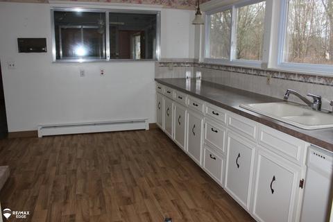 8047 Seymour Rd, Flushing, MI 48433 photo 11