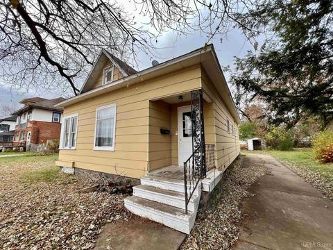 27 Fourth Ave, Iron River, MI 49935