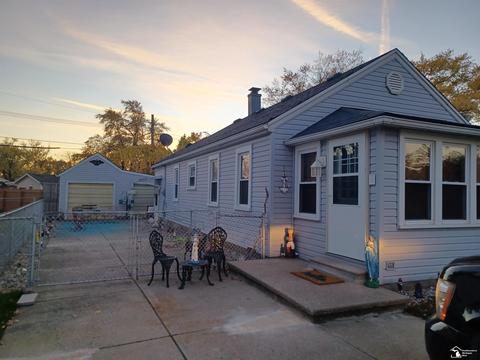 3014 Eight, Monroe, MI 48162 photo 2