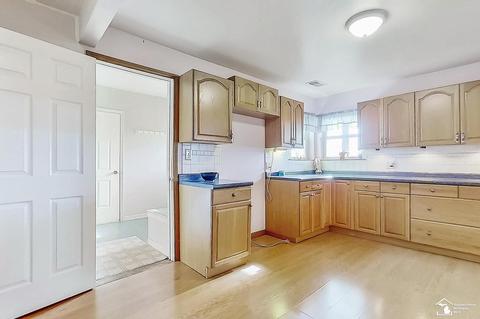 3805 Parkview St, Monroe, MI 48162 photo 6