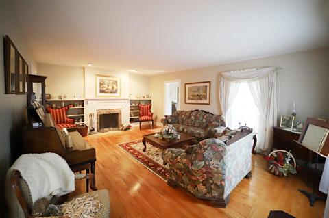 399 Coutant St, Flushing, MI 48433 photo 4