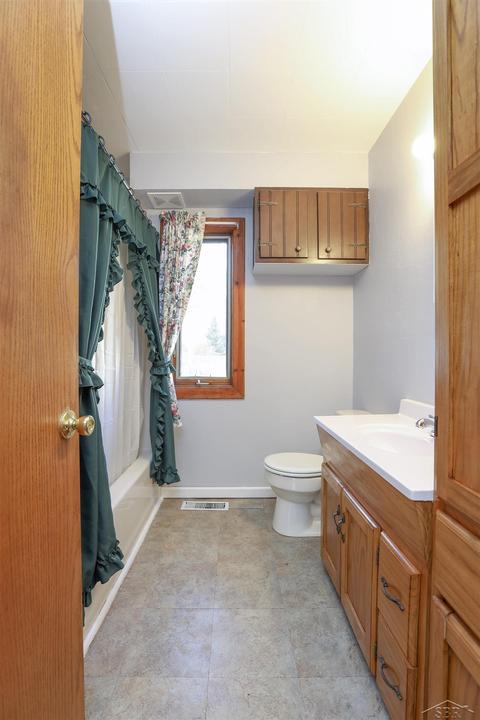 700 S Antler, Gladwin, MI 48624 photo 16