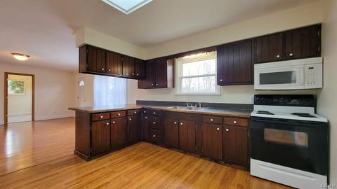 1205 W Carleton, Adrian, MI 49221 photo 4