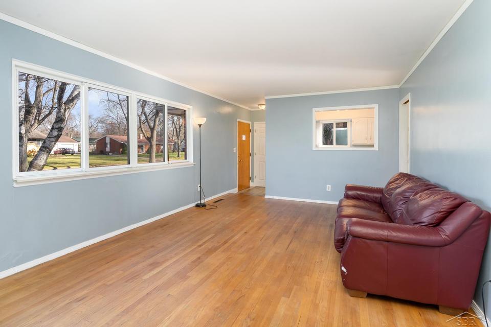  308 Wilson Dr, Midland, MI 48642 photo 4