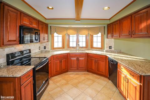 46143 Jackson Dr, Macomb, MI 48044 photo 8