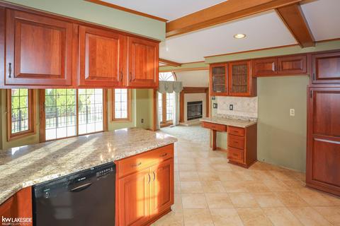 46143 Jackson Dr, Macomb, MI 48044 photo 9