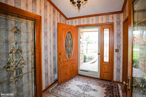 46143 Jackson Dr, Macomb, MI 48044 photo 2