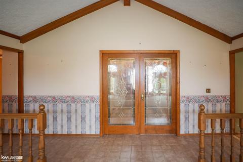 46143 Jackson Dr, Macomb, MI 48044 photo 3