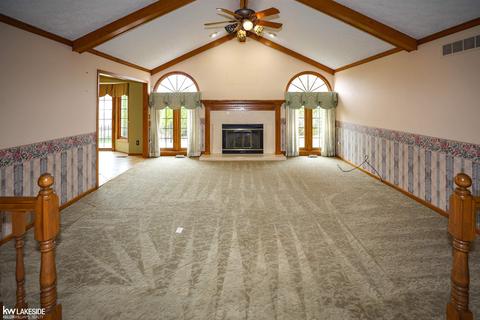 46143 Jackson Dr, Macomb, MI 48044 photo 4