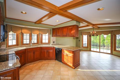 46143 Jackson Dr, Macomb, MI 48044 photo 7