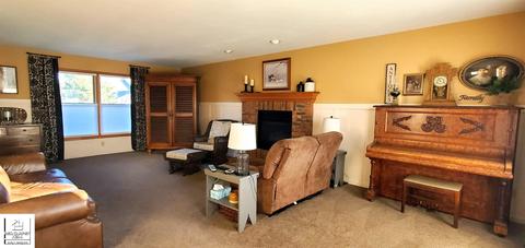 820 Meadow Dr, Davison, MI 48423 photo 2