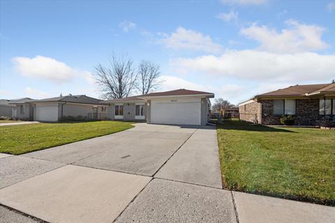 38357 Pinebrook Dr, Sterling Heights, MI 48310 photo 4