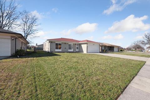 38357 Pinebrook Dr, Sterling Heights, MI 48310 photo 2