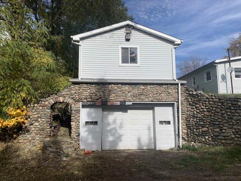 1409 Main, Leonard, MI 48367 photo 2