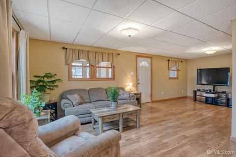 1925 E Seventh Ave, Norway, MI 49870 photo 10