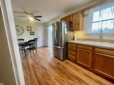 990 Beech, Bad Axe, MI 48413 photo 6