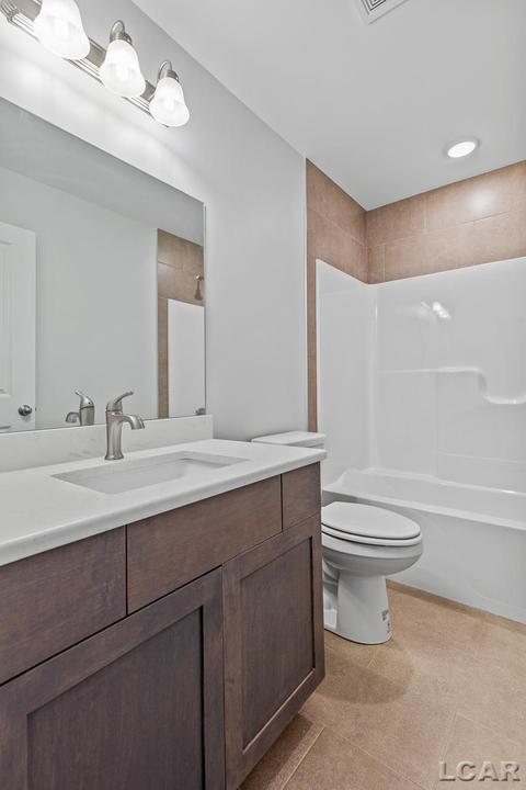 2802 Hope UNIT 19, Adrian, MI 49221 photo 38